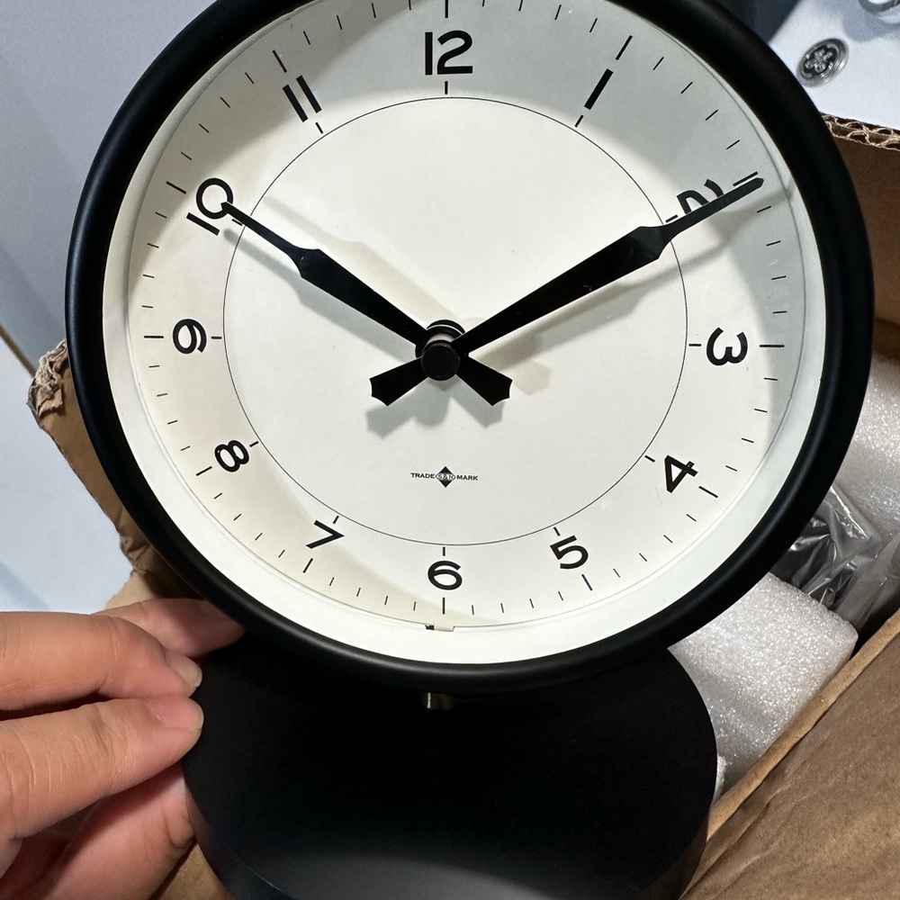 1box (2pcs) Target Black and White Clock